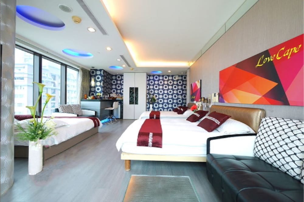 85 Cape Suites 41/74