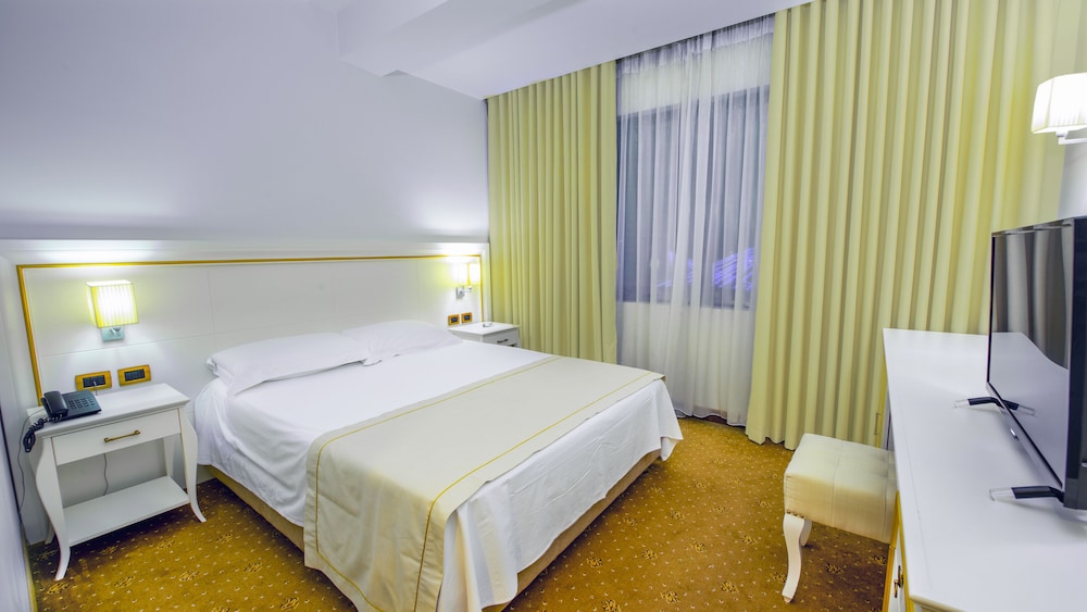 Fieri Hotel 25/77