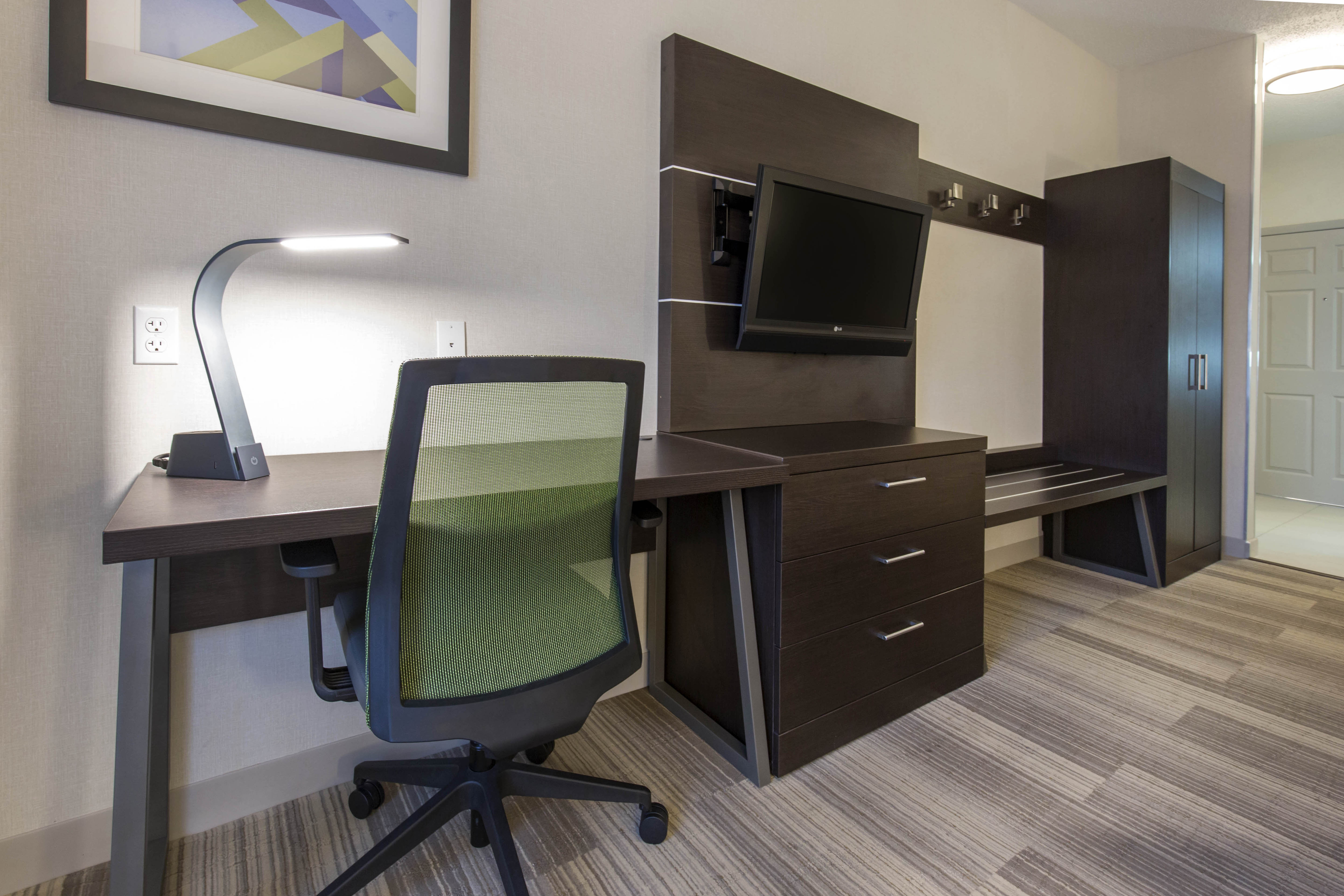 Holiday Inn Express and Suites Chicago West St Charles an IHG Hotel 61/72