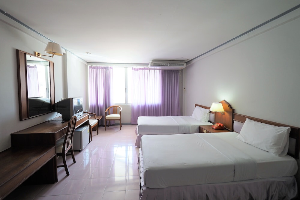 Pachara Hotel And Restaurant 8/20