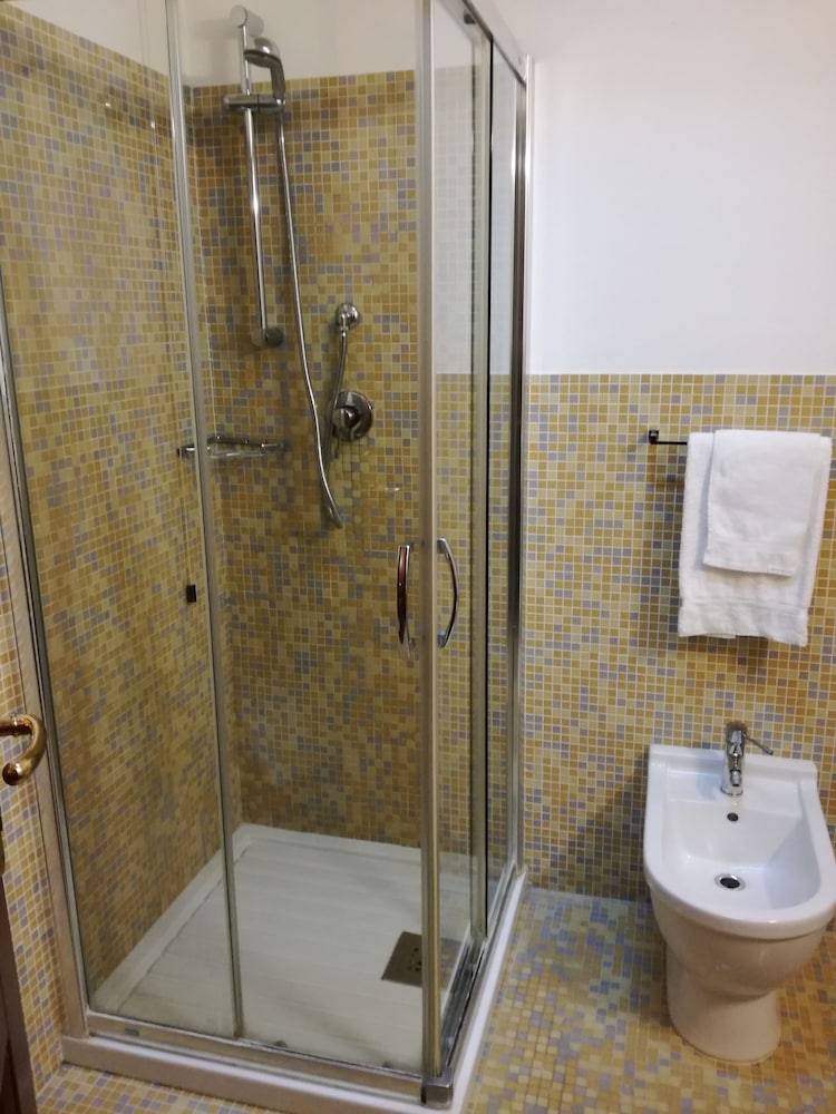 Leonardo Da Vinci Hotel 11/62