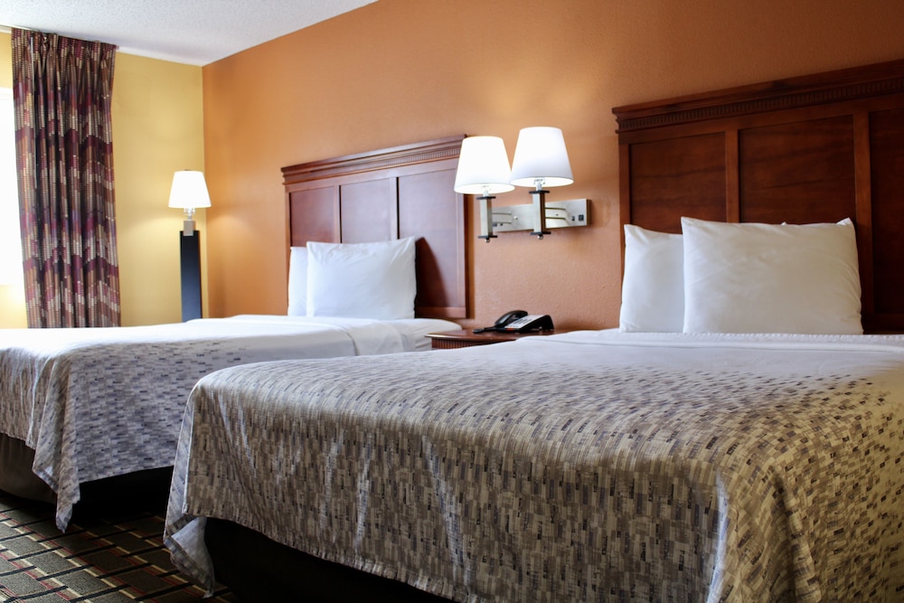 Hometown Inn Suites 24/51