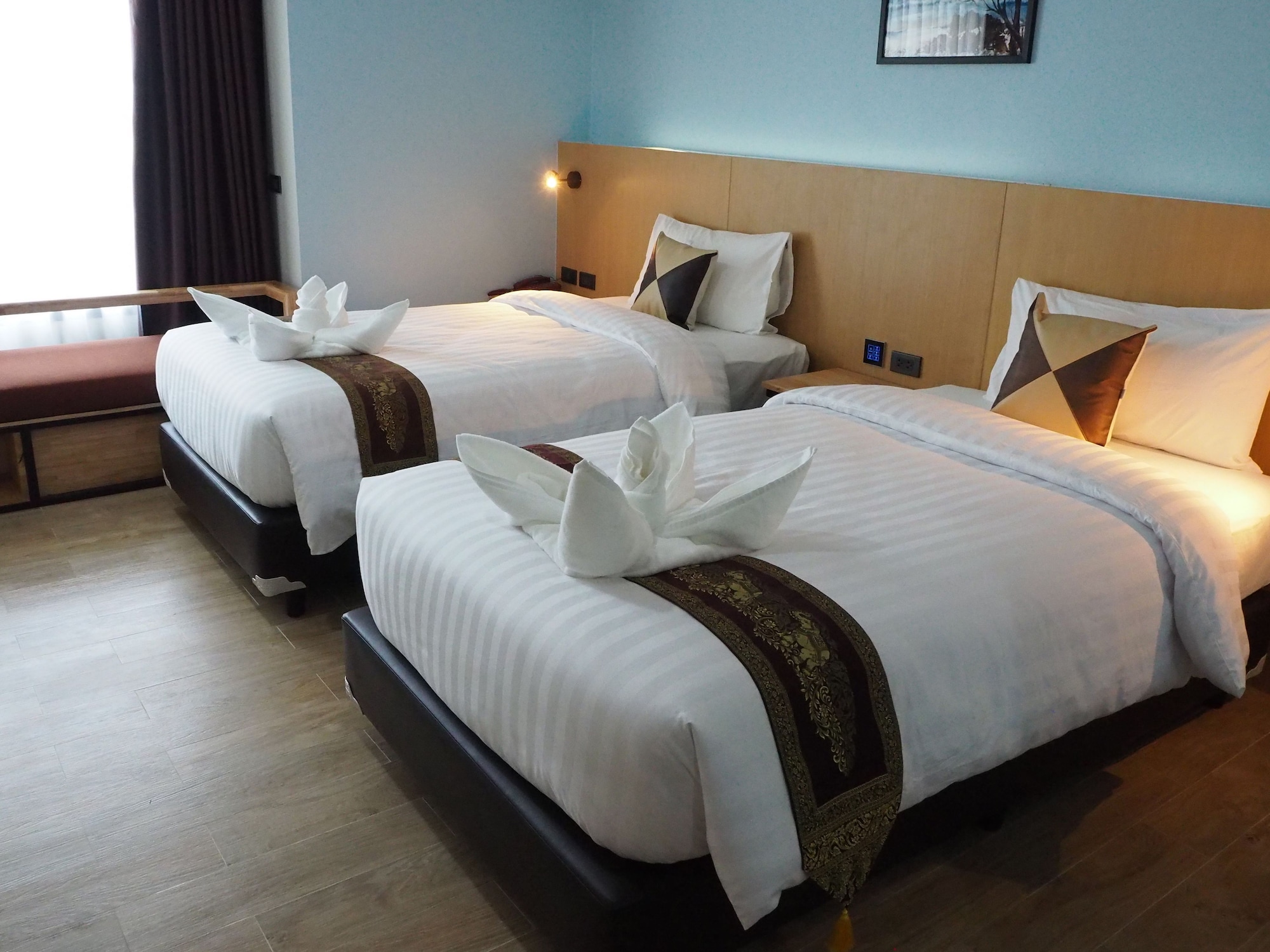 ROOM, DOUBLE OR TWIN BED