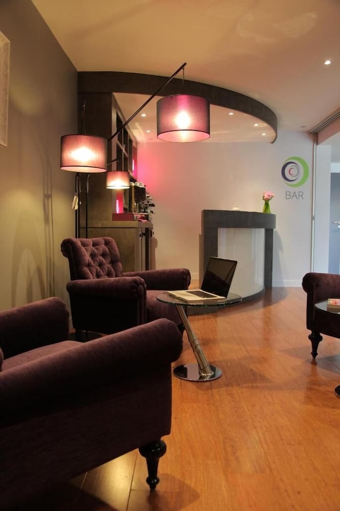 COZY HOTEL 35/40