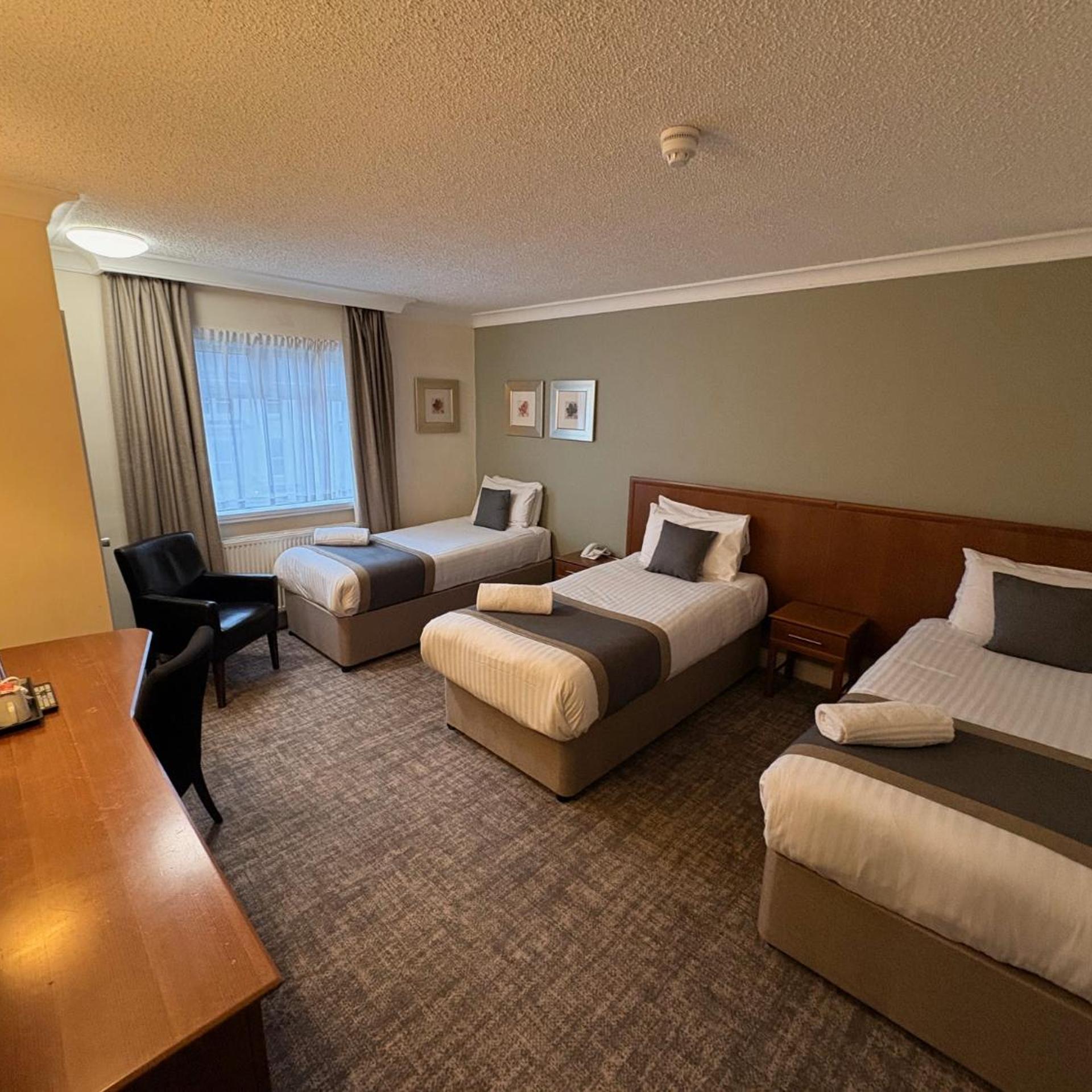 Room, Triple