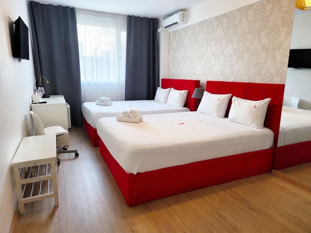 City Plaza Apartments and Rooms 11/49