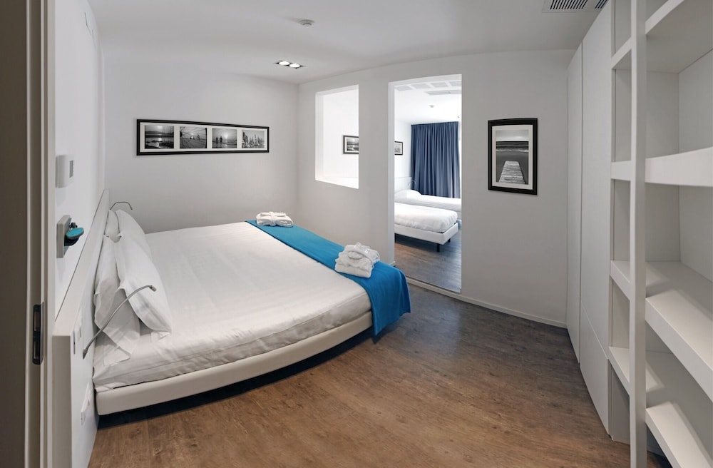 JUNIOR SUITE, STUDIO
