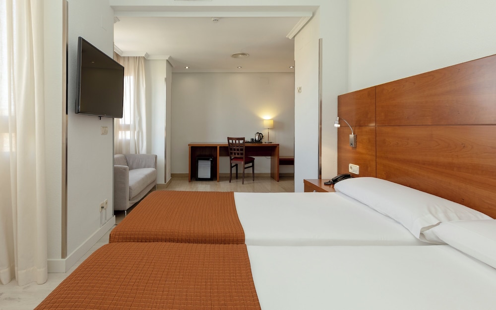 SUPERIOR, DOUBLE OR TWIN BED