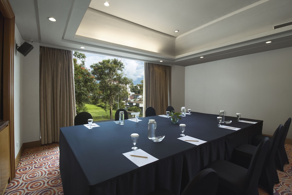 Aston Manado Hotel 35/40