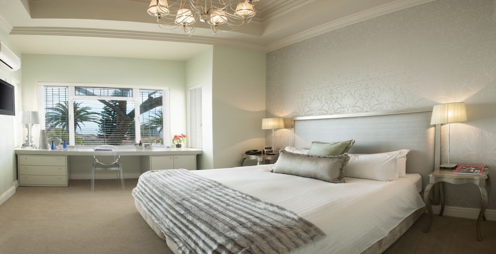 The Clarendon - Fresnaye 12/50