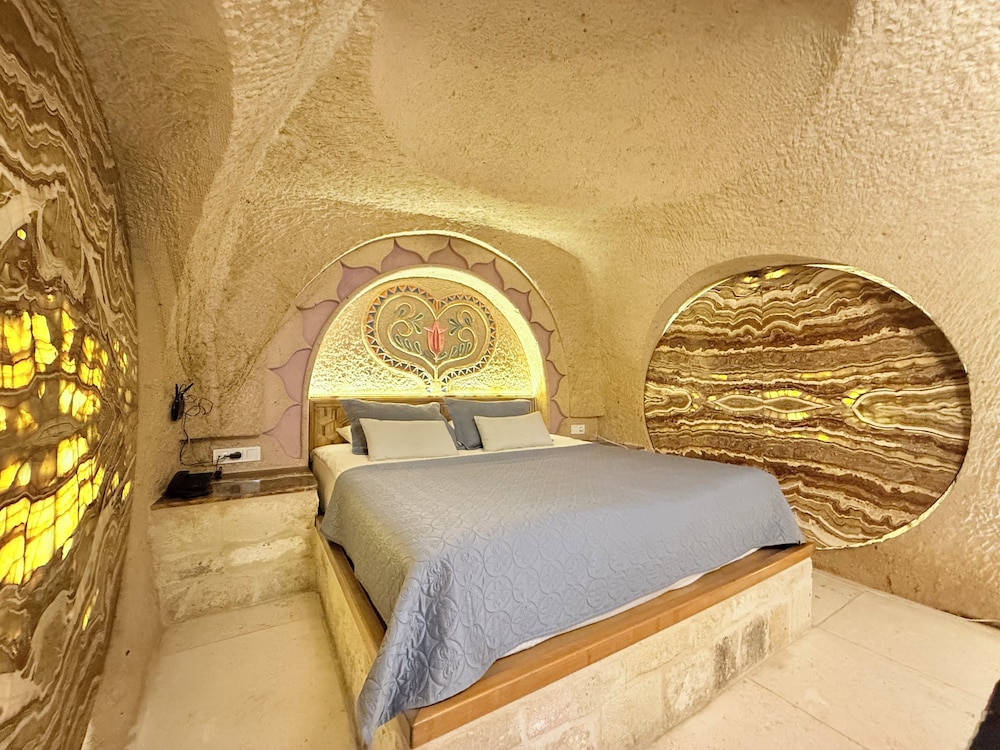 Cave, Premium, Queen Bed