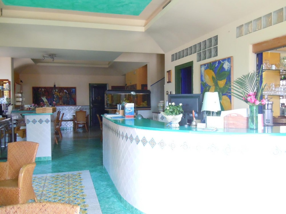 Petit Hotel 8/50