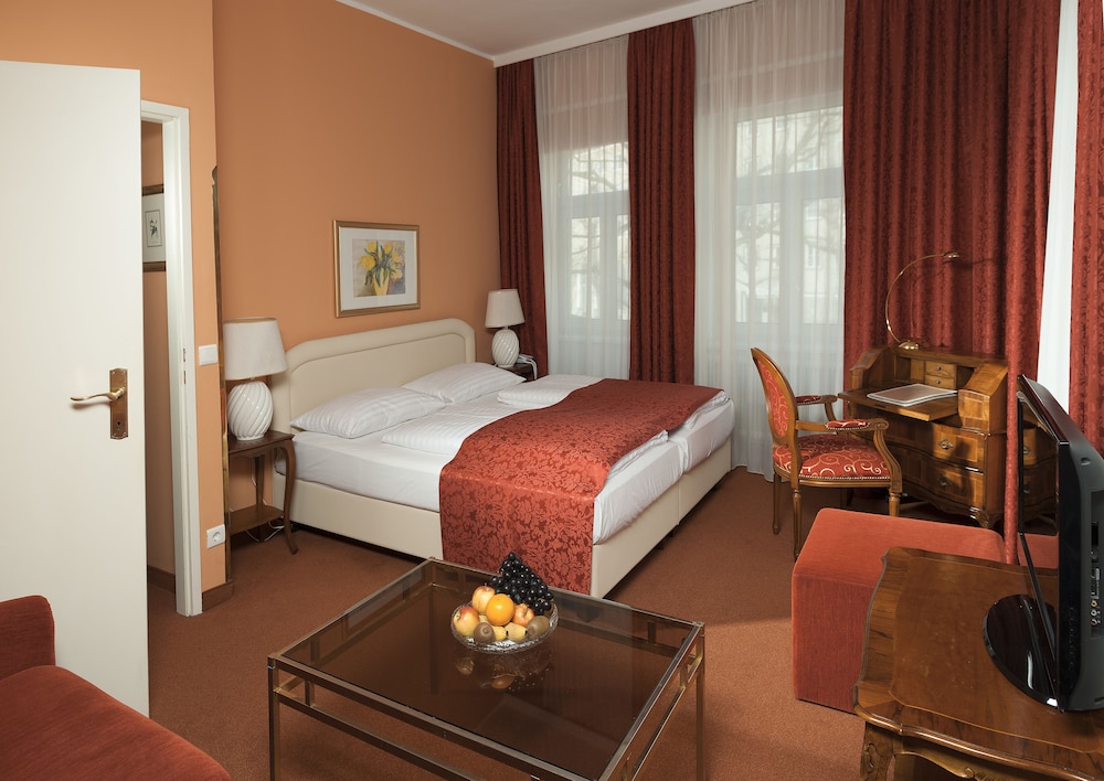Hotel Vier Jahreszeiten 7/45