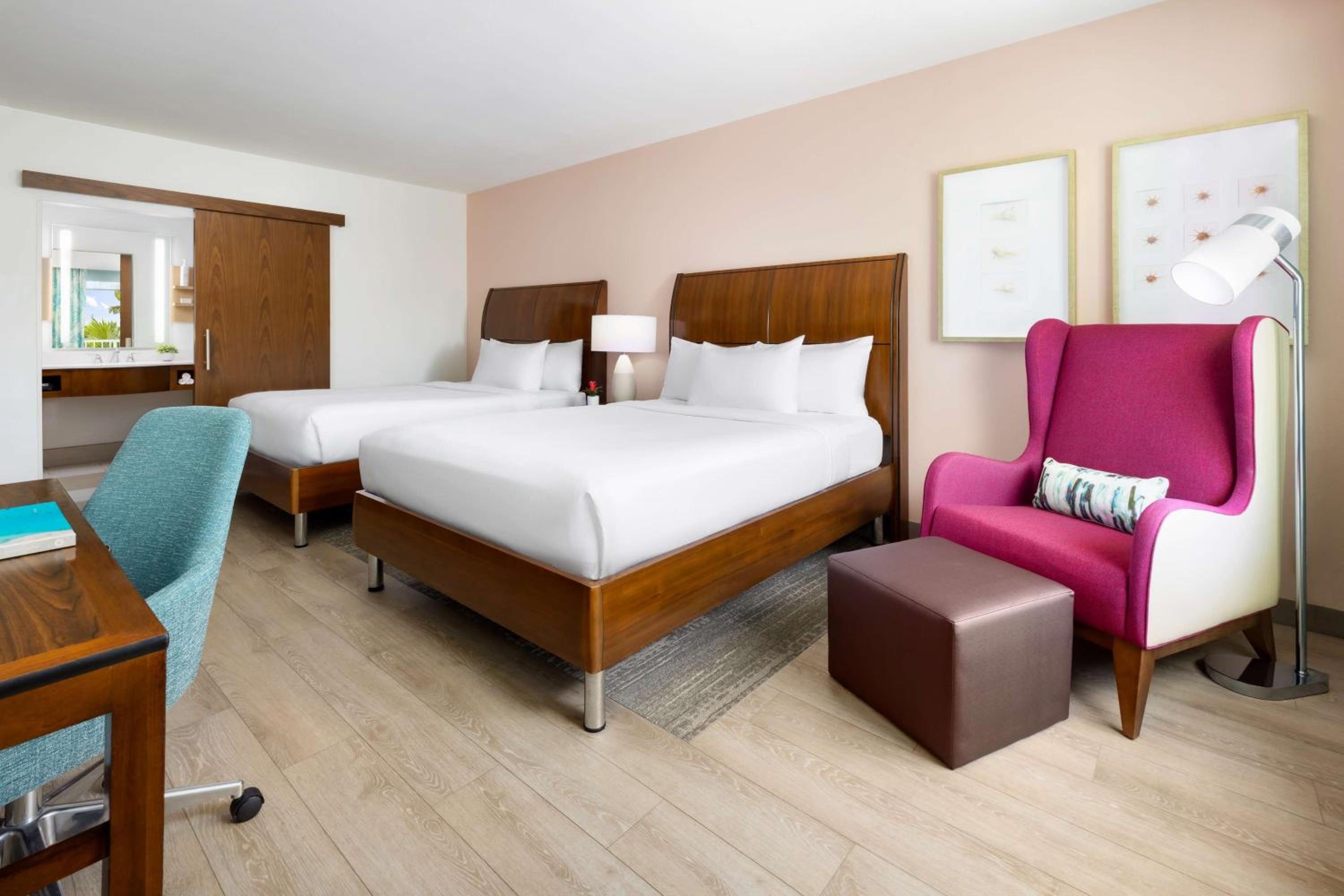 PREMIUM, 2 QUEEN BEDS, PARTIAL GULF VIEW