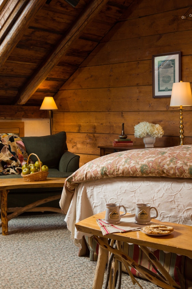 The Inn at Round Barn Farm 58/70