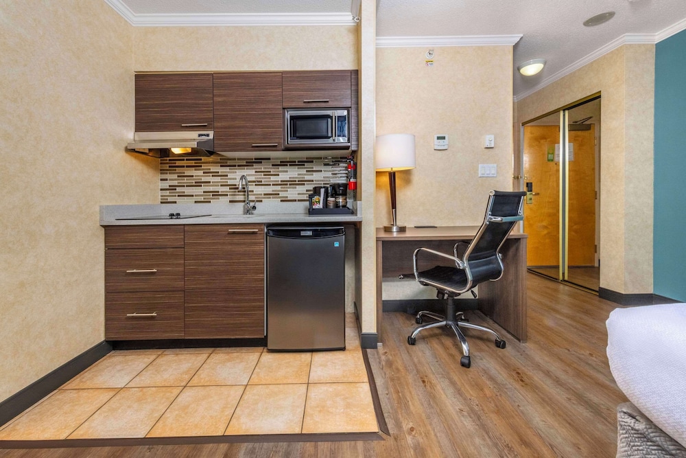 Grand Park Hotel & Suites Downtown Vancouver, Ascend Hotel Collection 56/63
