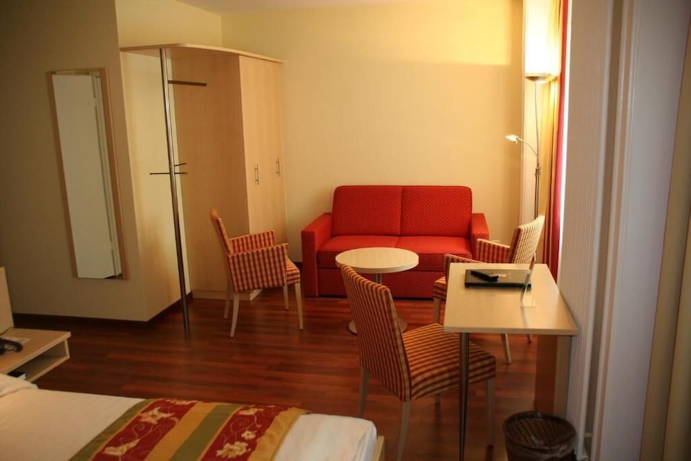 De La Paix Hotel 35/43