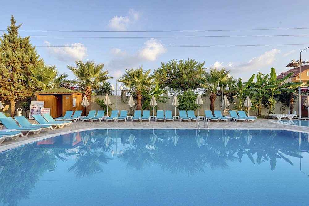 Akalia Suite Hotel and Spa 33/37