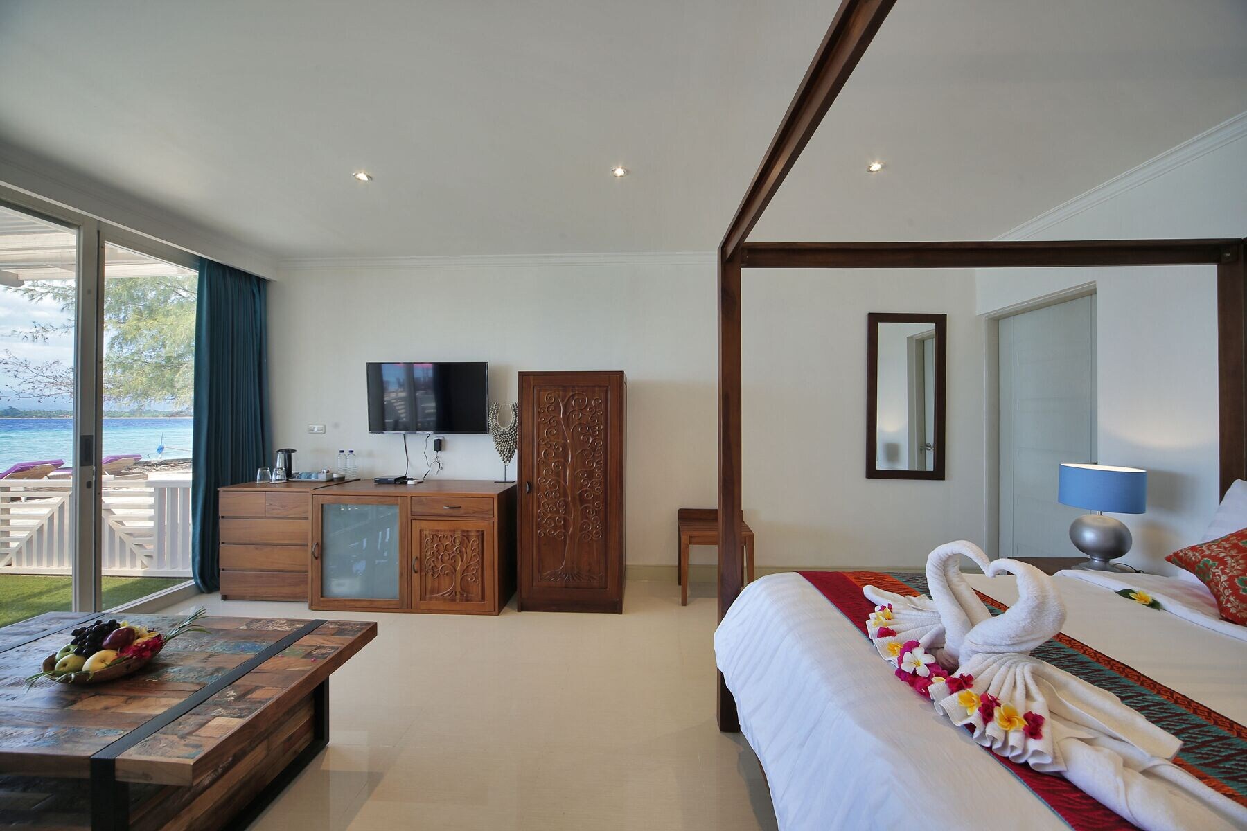 DELUXE, DOUBLE BED