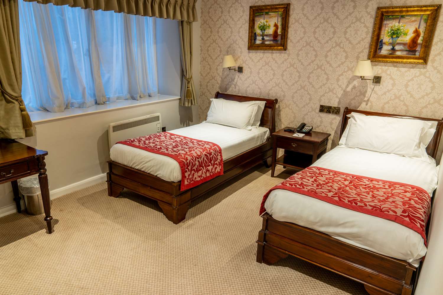 Classic, Twin Beds