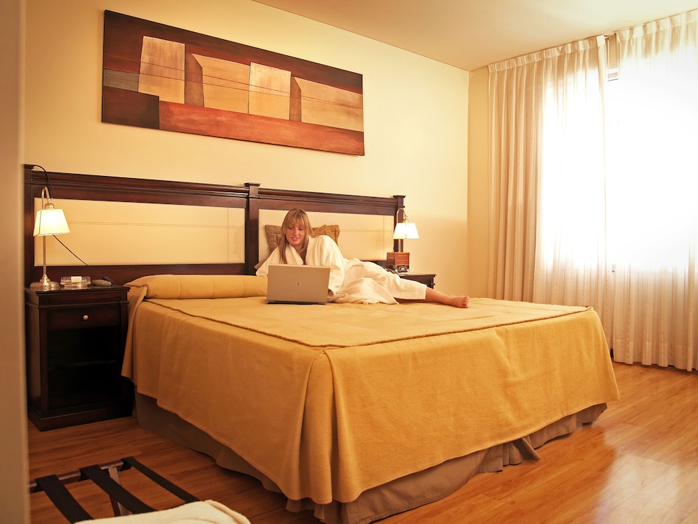 CLASSIC, DOUBLE OR TWIN BED
