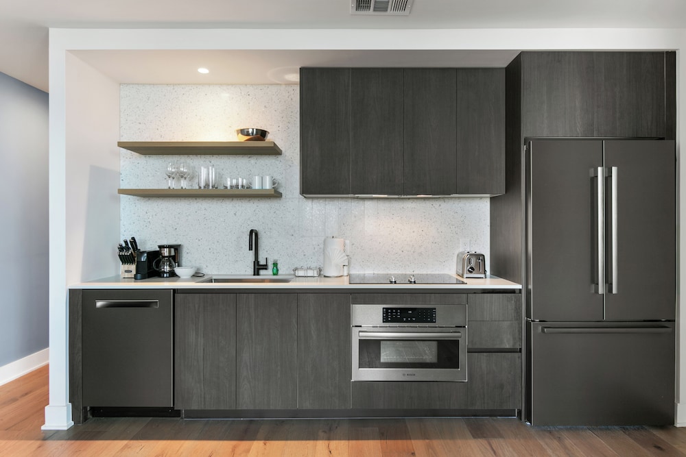 Austin Condo Hotel 8/49