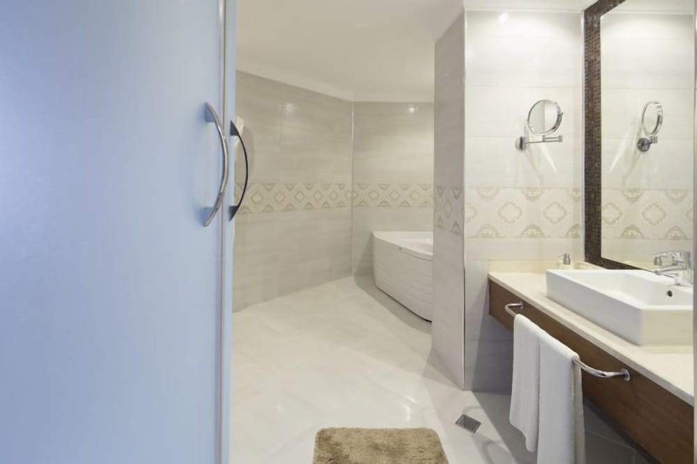 Korel Thermal Resort Clinic & Spa 50/53