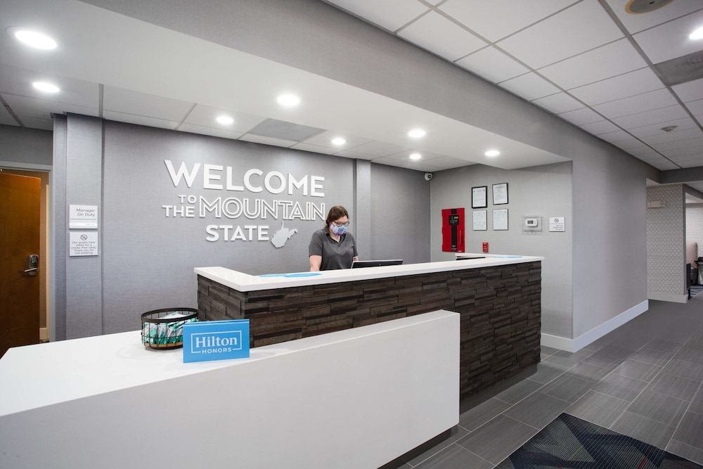 Hampton Inn Elkins 7/44