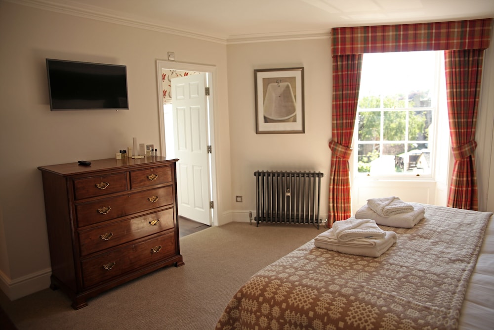 The Erskine Arms 35/50