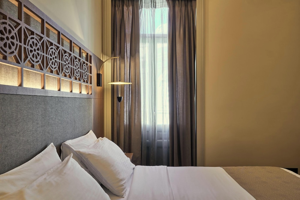 Athenian, Superior, Queen Bed، Athens 1890 Boutique Hotel & Spa 7/10