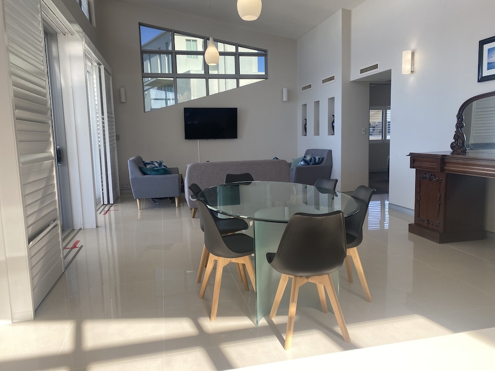 REDVUE APARTMENTS 42/50
