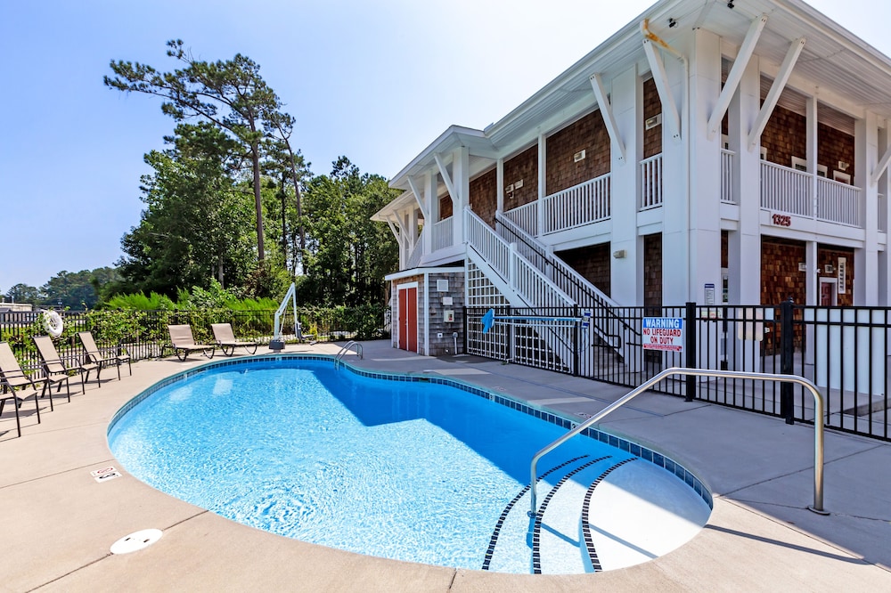 Topsail Shores Inn 1/67