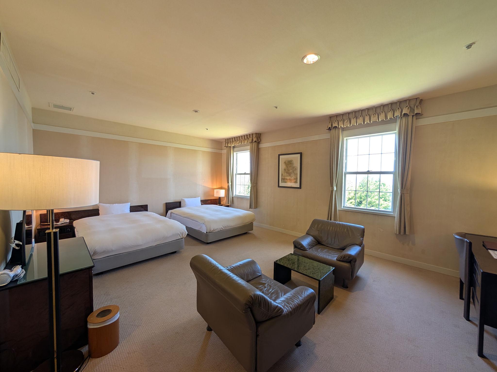 Royal, Suite