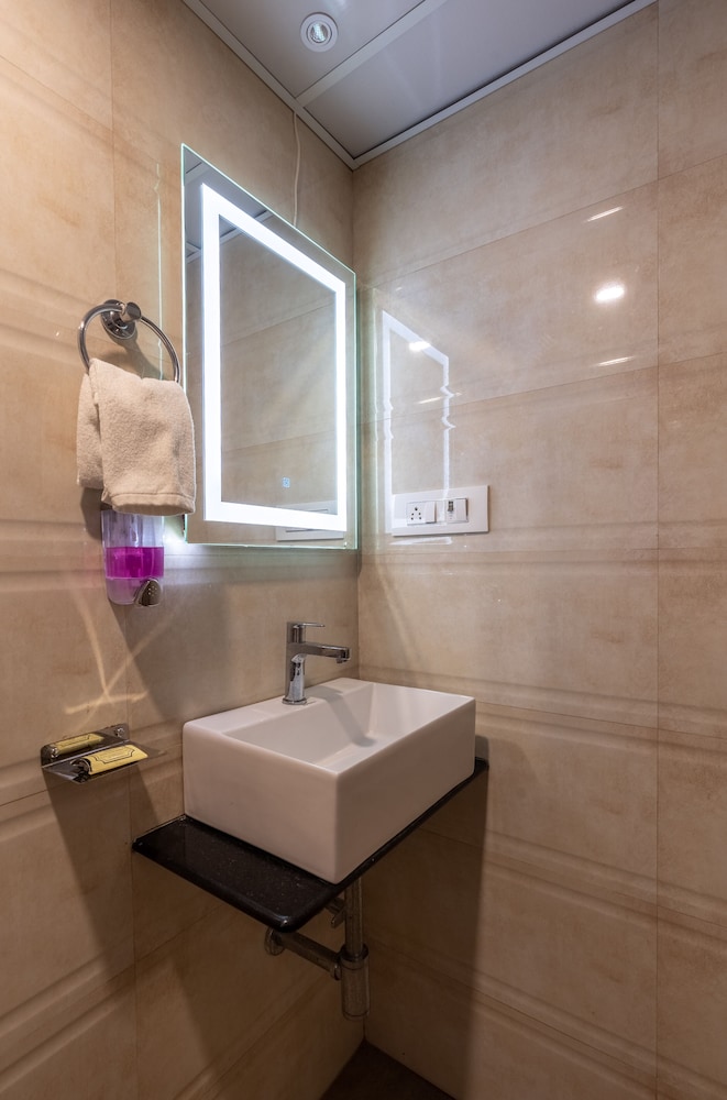 HOTEL AVON RUBY 52/54