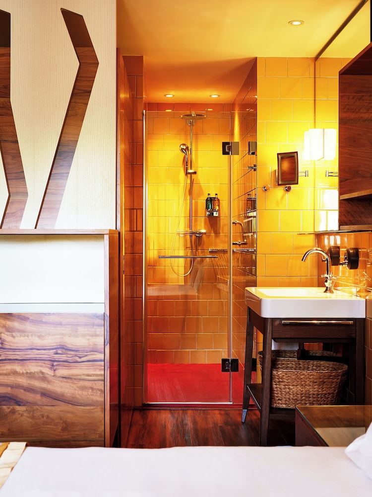 غرفة ديلوكس بسرير كوين بإطلالة على البحر، Bohemia Suites and Spa - Adults Only 5/6
