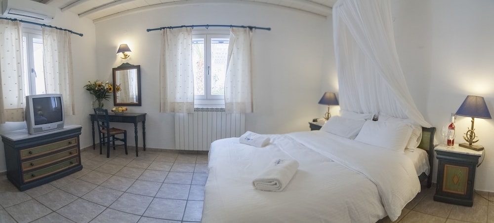 Zephyros Hotel 34/66