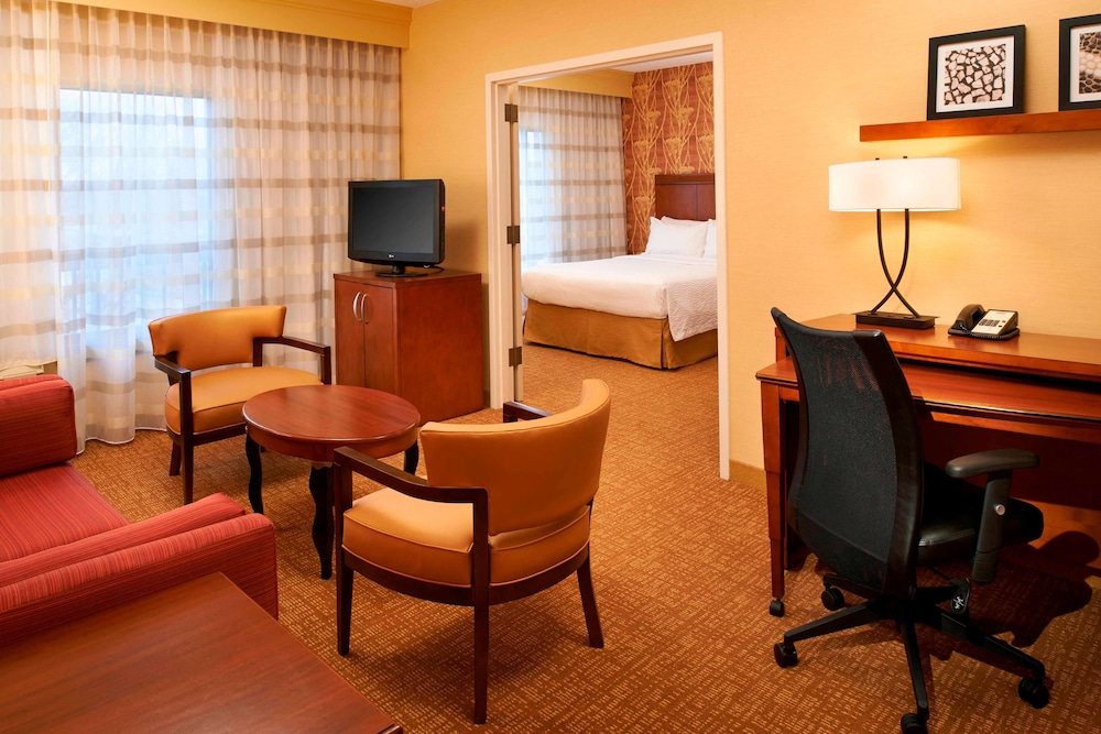 Comfort Inn and Suites Arlington Heights Wilke Rd 39/69