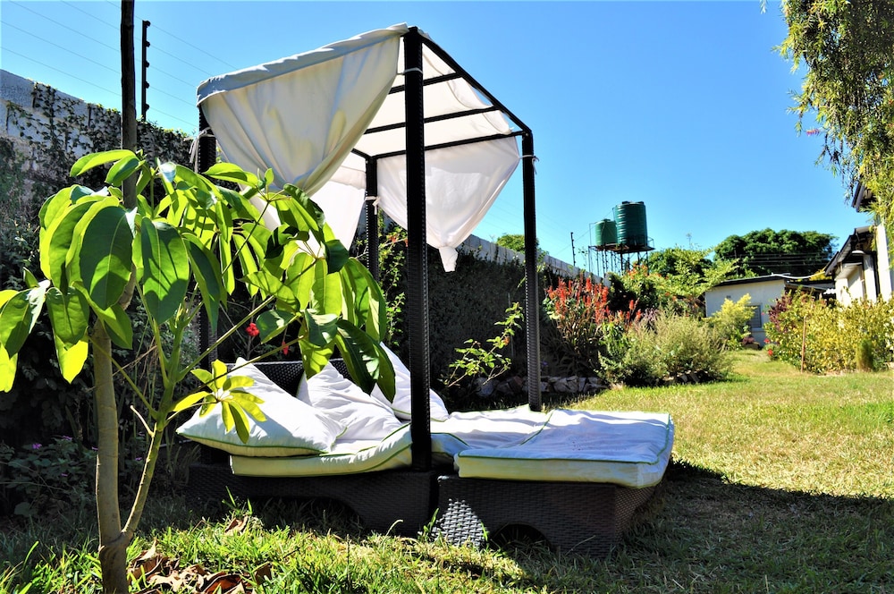 Natwange Backpackers 32/36