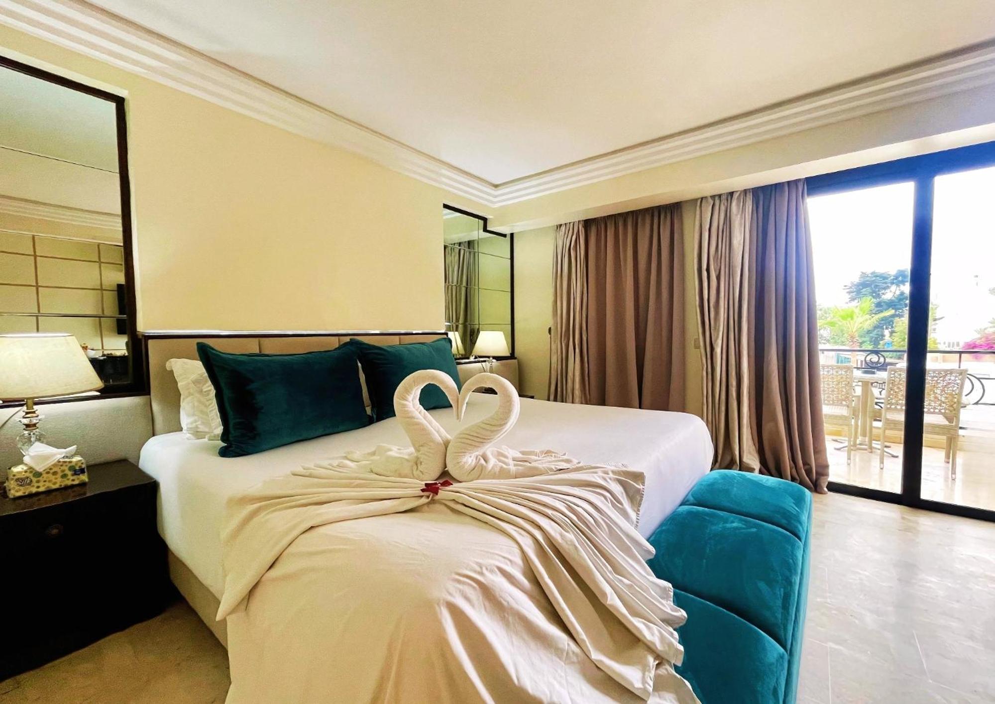 Room, Double or Twin Bed