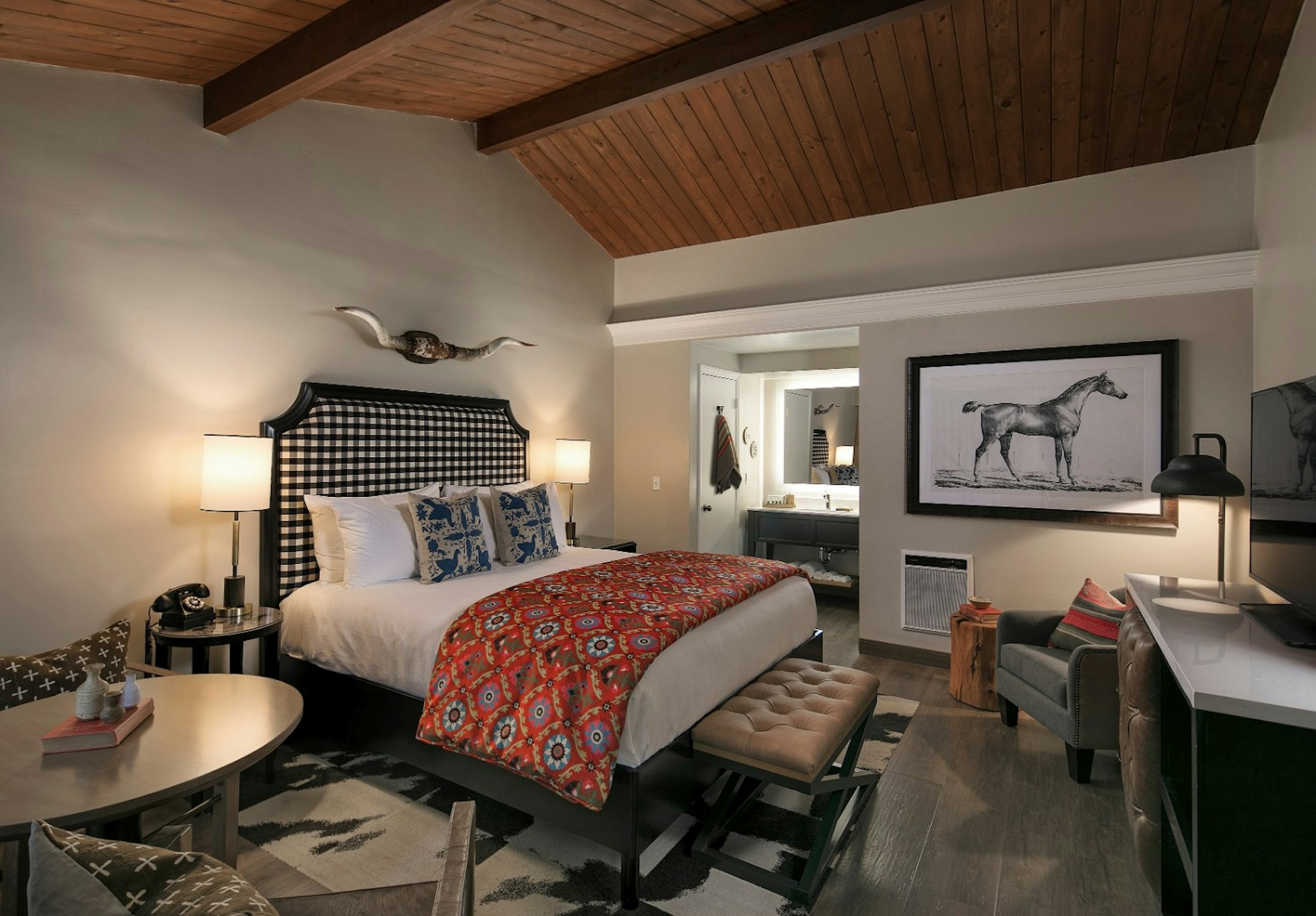 Courtyard, King Bed