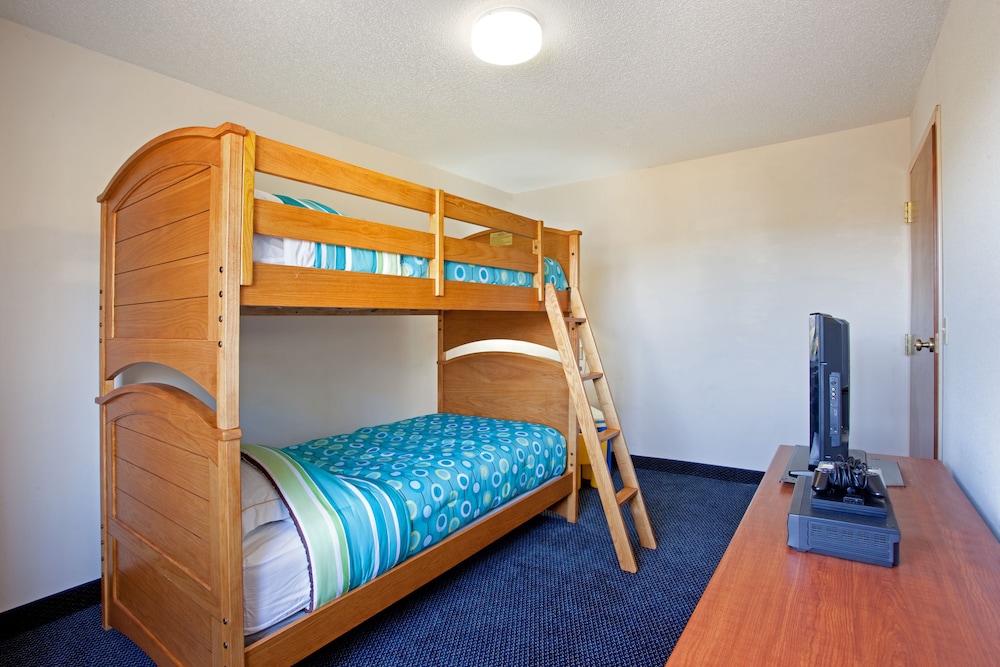 Holiday Inn Express Suites St Joseph 27/69