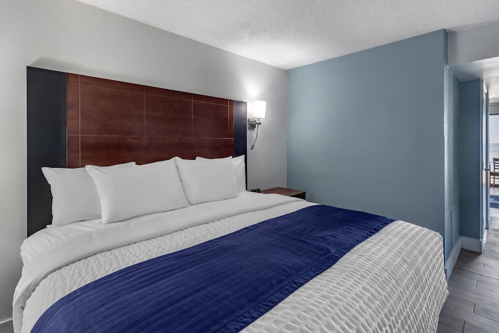 Coastal Hotel and Suites Virginia Beach - Oceanfront 13/29