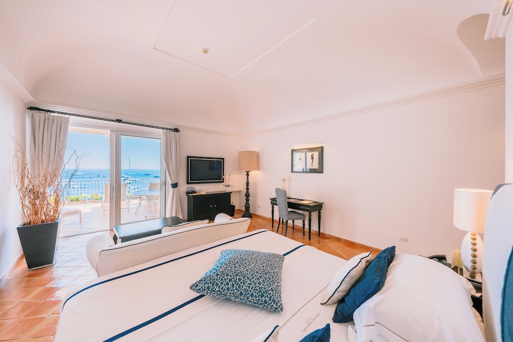JUNIOR SUITE, DOUBLE BED, SEA VIEW, TERRACE