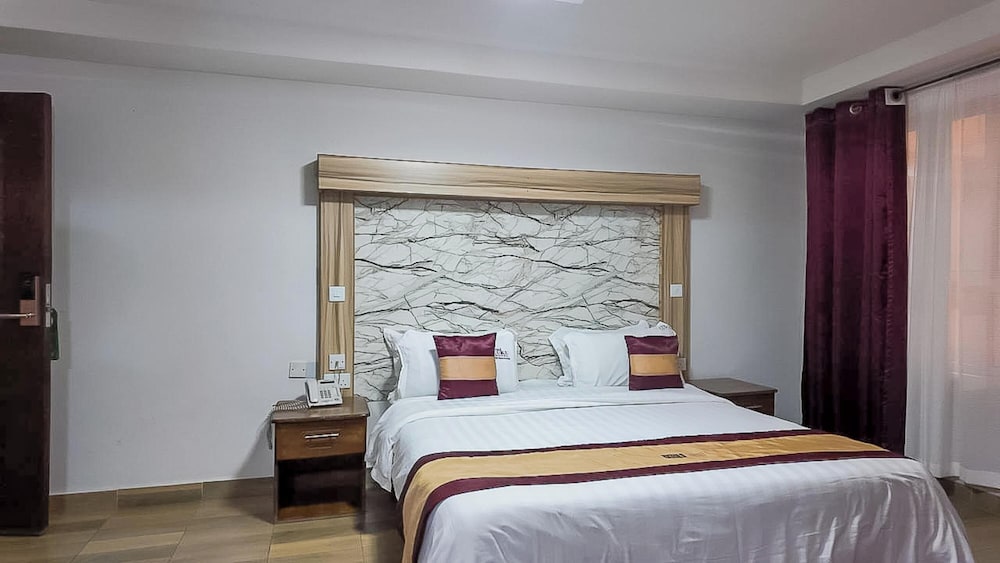 SUPERIOR, QUEEN BED