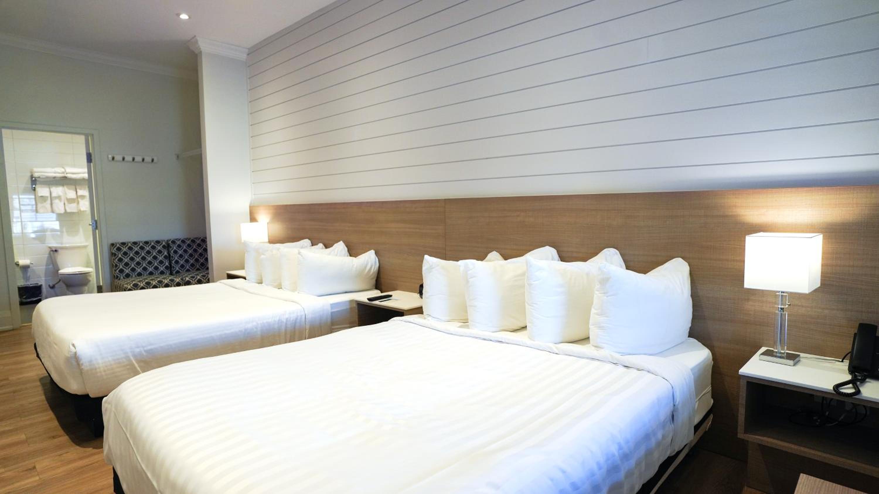 غرفة ديلوكس بسرير مزدوج، Colonial Hotel & Suites 8/10