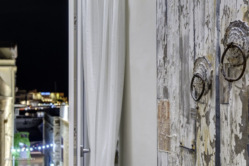 1844 Suites 53/61
