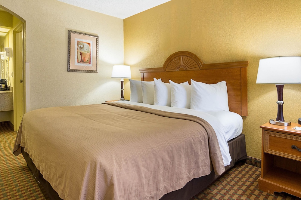 Quality Inn near Casinos and Convention Center 11/34