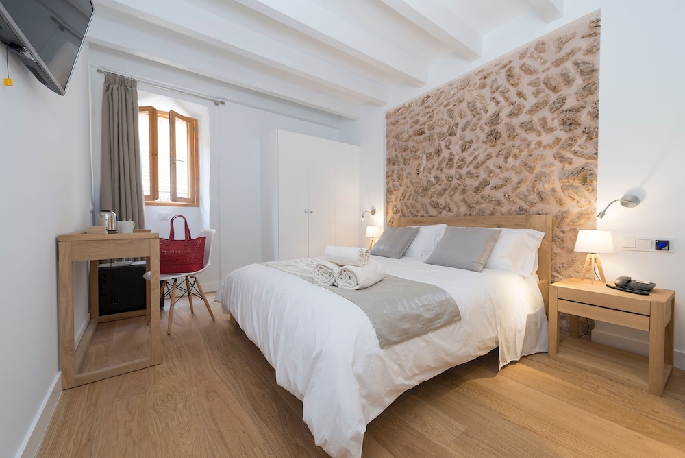QUINZE, SUPERIOR, DOUBLE BED