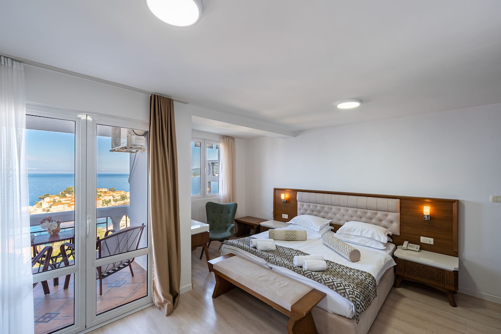Hotel Adrovic 5/74
