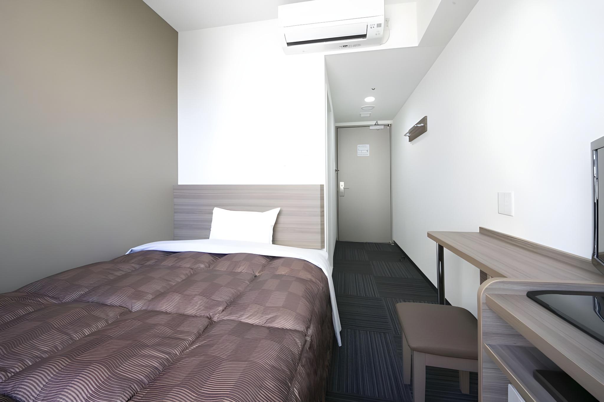 ROOM, SEMI DOUBLE BED